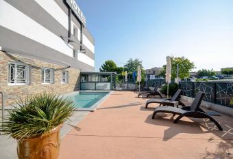 Sure Hotel by Best Western Beziers Le Monestie allows 18 year olds to book a room