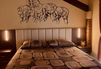 Agriturismo Le Risaie has rooms with a private hot tub