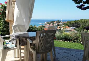 Guest House Lucija has Balcony rooms