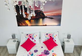 Cinqueterre Manarola allows 18 year olds to book a room