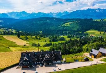 Willa Majerczyk allows 18 year olds to book a room