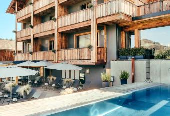ALMMONTE SENSUM SUITES Boutique Hotel has Balcony rooms