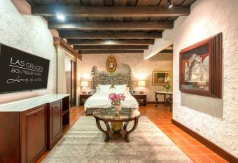 Las Cruces Boutique Hotel has rooms with a private hot tub