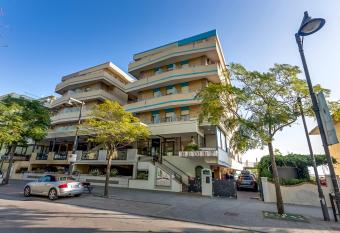 Hotel Bamby allows 18 year olds to book a room