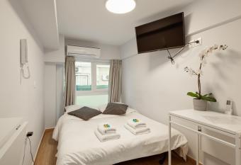 Downtown Studio Thessaloniki allows 18 year olds to book a room