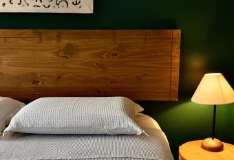 Home Hostel - Quarto Privativo Aeroporto BSB allows 18 year olds to book a room