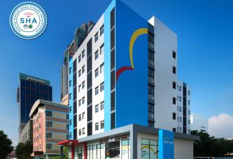 Hop Inn Chaengwattana allows 18 year olds to book a room