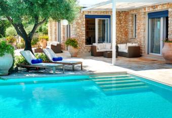 Corfu Luxury Villas has Balcony rooms