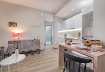 Cosy apartment in the heart of the city centre has Balcony rooms