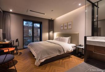 Brown Dot Hotel Seomyeon has Balcony rooms