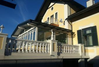 Villa Elisabeth allows 18 year olds to book a room