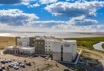 Fairfield Inn & Suites by Marriott San Jose North/Silicon Valley allows 18 year olds to book a room