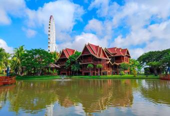 Prince Manor Resort has Smoking/Balcony rooms