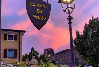 Locanda Lo Scudo allows 18 year olds to book a room