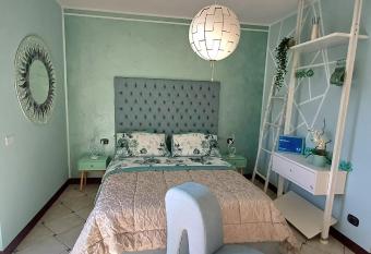 Maryhouse allows 18 year olds to book a room