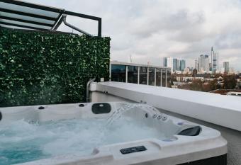 The Blasky has rooms with a private hot tub