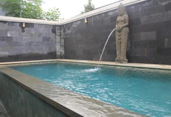 Dewi Antara Homestay has Balcony rooms