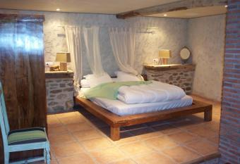 El Casal has Balcony rooms