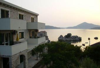 Guest House Villa Pastrovka has Balcony rooms