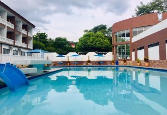 HOTEL MELGAR PLAZA allows 18 year olds to book a room