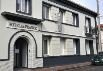 H  tel de France La Teste Arcachon allows 18 year olds to book a room