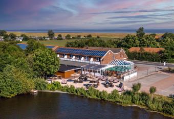 Hotel Nordstern allows 18 year olds to book a room