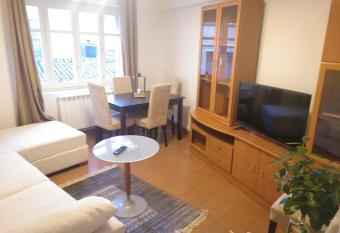 Junto a la Plaza Mayor II has Balcony rooms