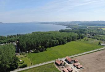 Les Moucherons has Balcony rooms