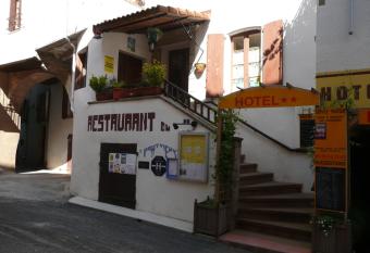 H  tel Restaurant du Pont Vieux has Balcony rooms