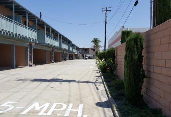 Espana Motel has Balcony rooms
