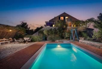 Apartments Dalmatinska Ku  a has Balcony rooms