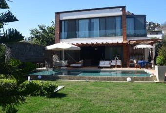 Villa No 5 allows 18 year olds to book a room