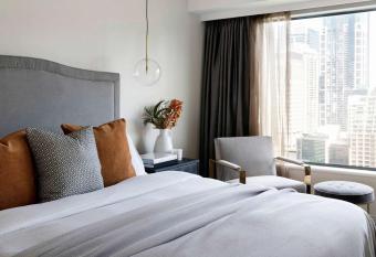 Pullman Sydney Hyde Park has rooms with a private hot tub