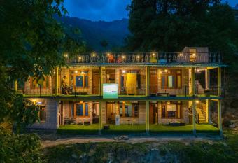 Whoopers Hostel Tosh allows 18 year olds to book a room