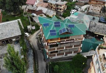 Robinhood Travel Hostel has Balcony rooms