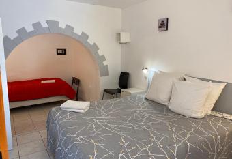 LOGIS H  tel La Chaumi  re allows 18 year olds to book a room