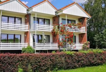 Ferienhaus Meerzeit Das Meer ist ganz nah Unweit vom D  nenstrand Schillig allows 18 year olds to book a room