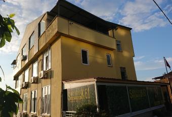 Sari Konak Apart Evleri allows 18 year olds to book a room