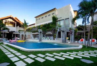 18 Suite Villa Loft at Kuta has Smoking rooms