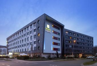 Holiday Inn Express Bremen Airport, an IHG Hotel allows 18 year olds to book a room