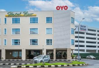 Super OYO 985 Hotel Nur allows 18 year olds to book a room