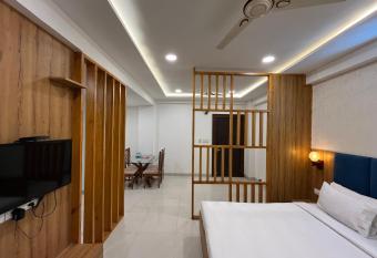 Hotel Shri Radha Nikunj - Opposite Prem Mandir allows 18 year olds to book a room