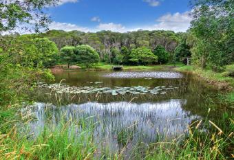 Noosa Avalon Farm Cottages has rooms with a private hot tub