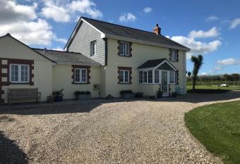 Jago Cottage has Balcony rooms