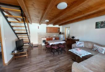 Orb  n nyaral  h  z has Balcony rooms