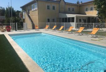 Brit Hotel Salon de Provence allows 18 year olds to book a room