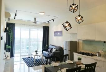 Ara Damansara Oasis Residence, Specious Home 4-8pax, 8min Subang Airport, 10min Sunway has Balcony rooms