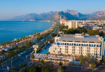 Sealife Family Resort Hotel has rooms with a private hot tub