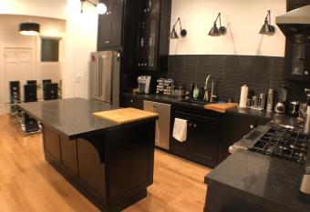 4br2ba Remodeled Home In The Heart Of The Castro! has Balcony rooms