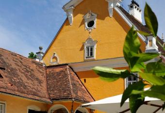 Schloss Gamlitz has Balcony rooms